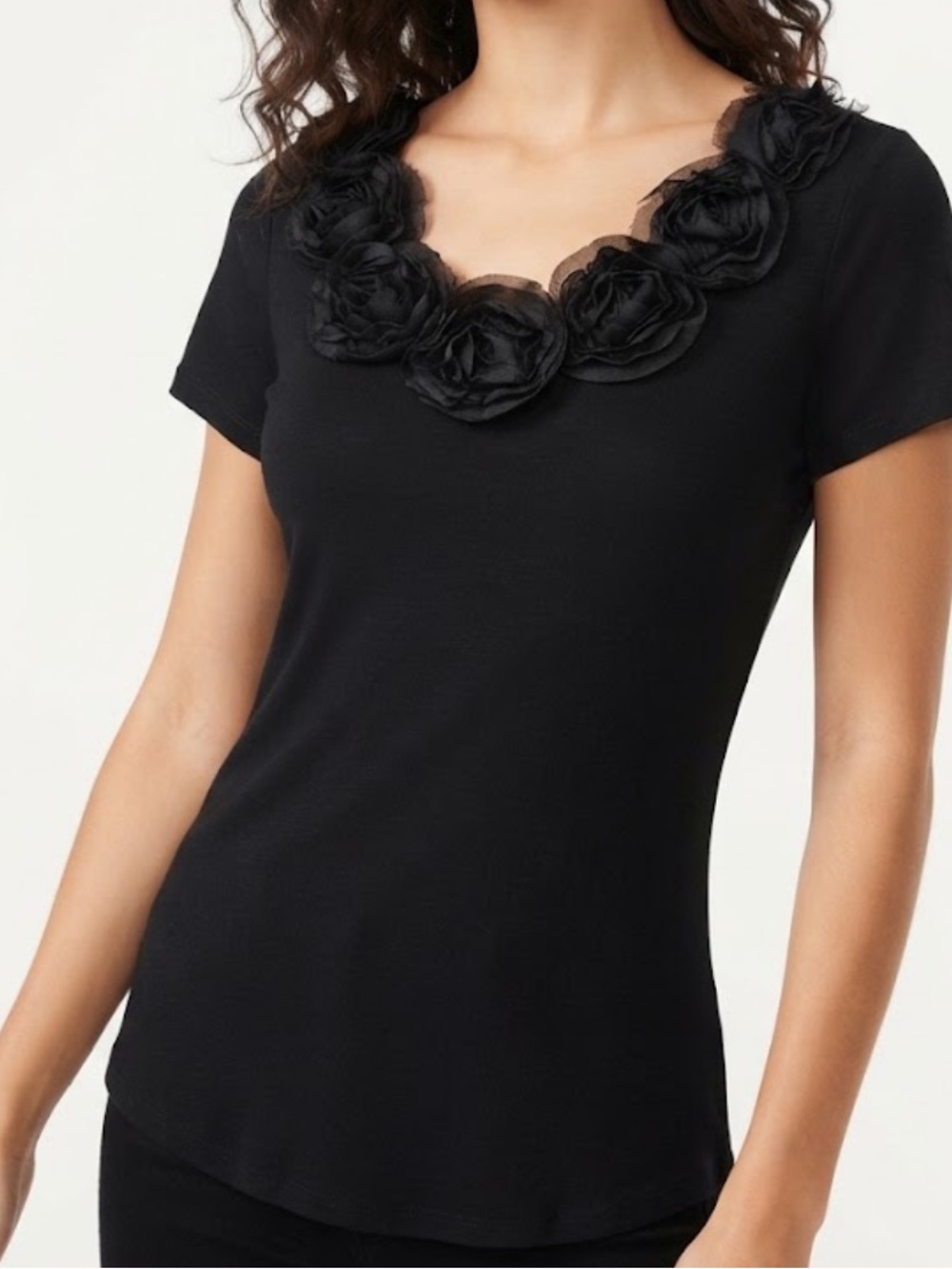 Y2K Women’s Black Floral Applique V-Neck Short Sleeve Top Size Medium